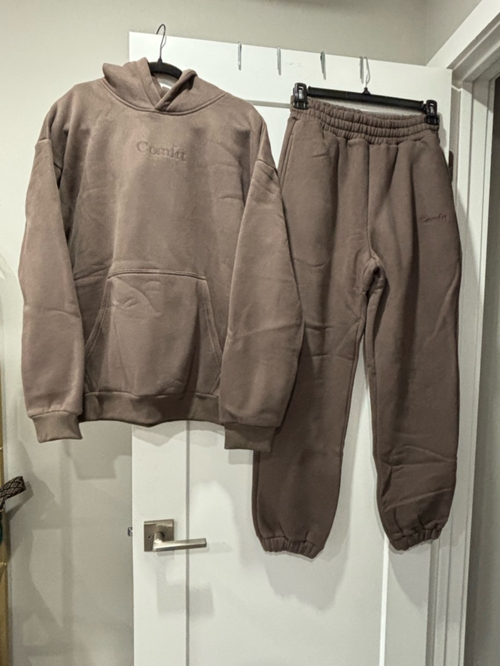 Comfrt Embroidered Pullover Hoodie in Mushroom Taupe- M